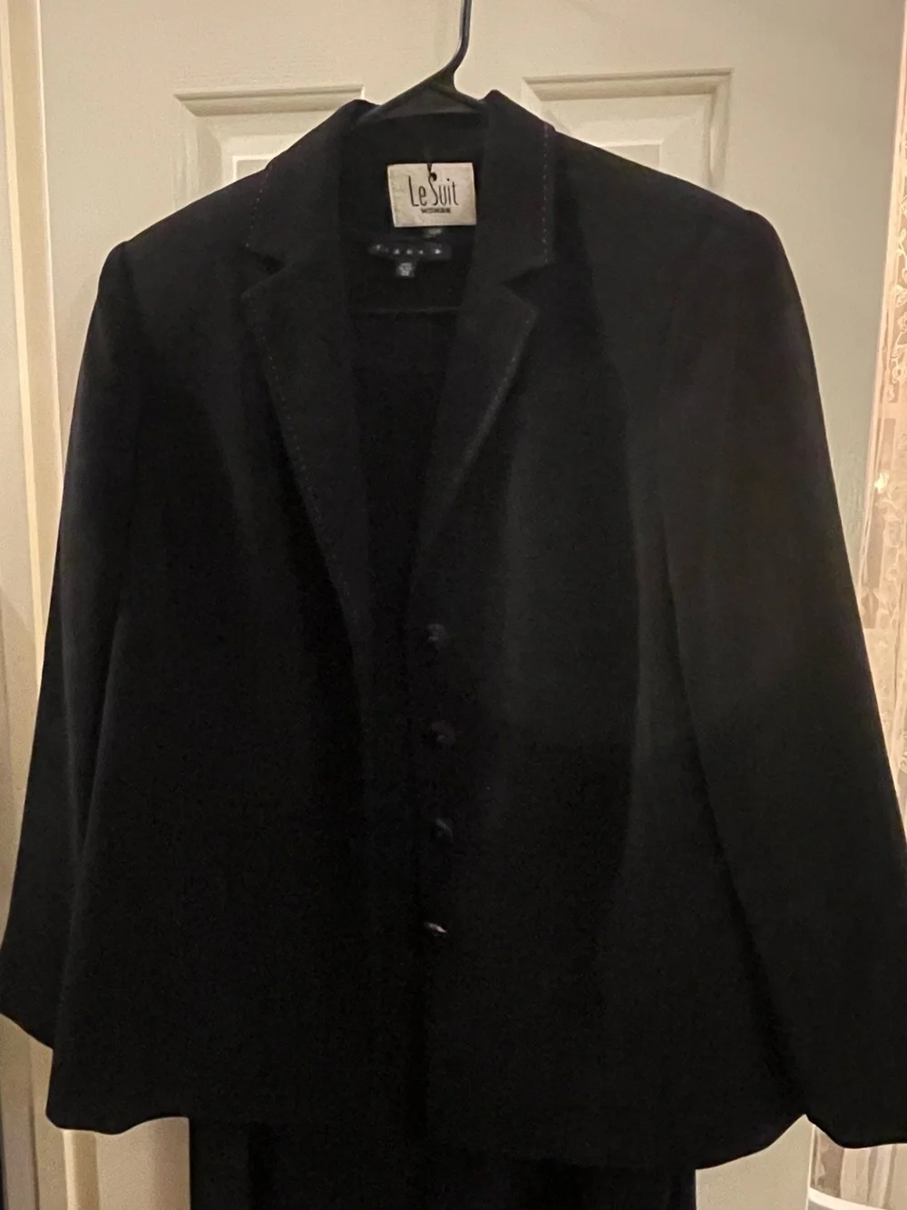 Le Suit Women’s Black Blazer with Red Stitching on Trim - Picture 1 of 3